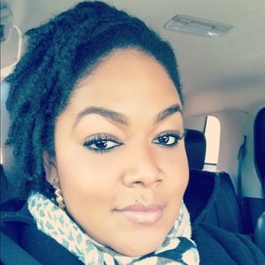 Meet your Posher, Ebony